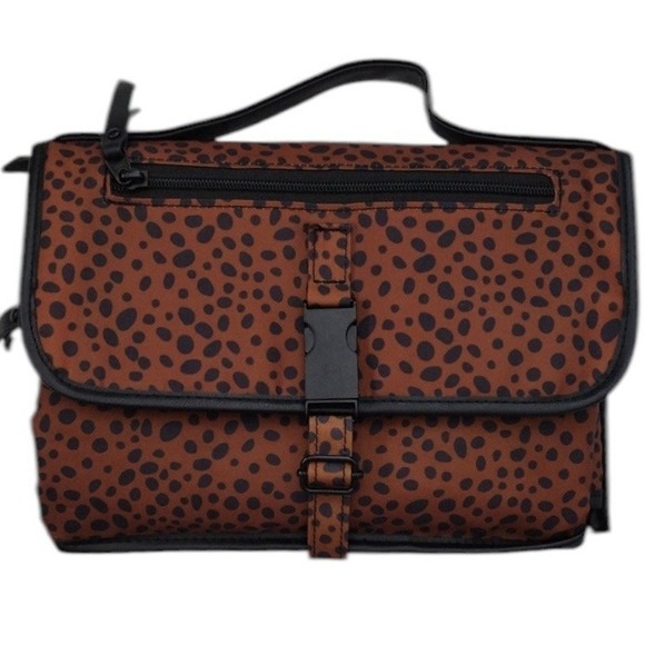 Dockatot Diaper Clutch Changer Travel Changing Pad Diaper Bag Leopard Cheetah - Picture 1 of 9